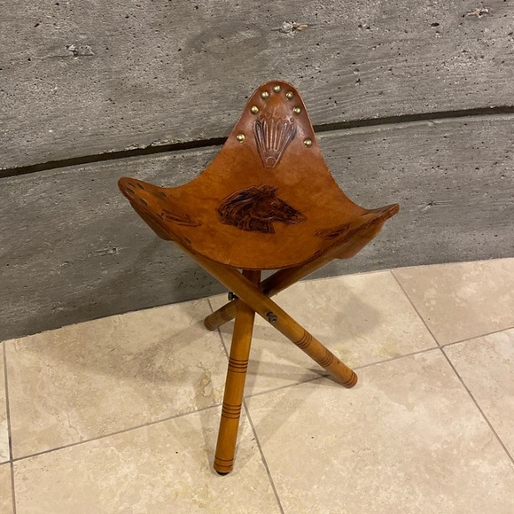 Vintage “Horse” Genuine Leather Tri-pod (camp or polo) Stool - Picture 4 of 8
